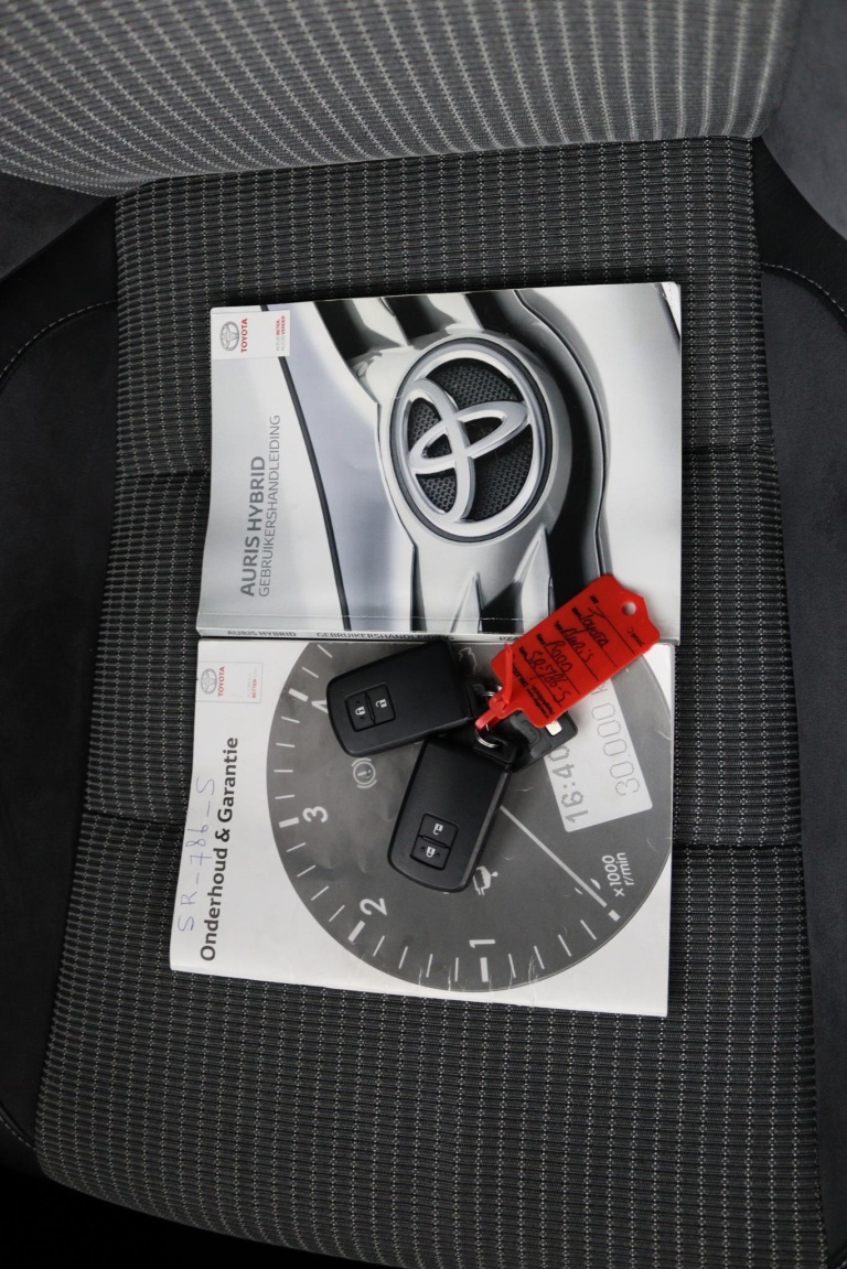 Toyota Auris - 1.8 Hybrid Executive 11