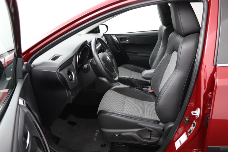 Toyota Auris - 1.8 Hybrid Executive 17