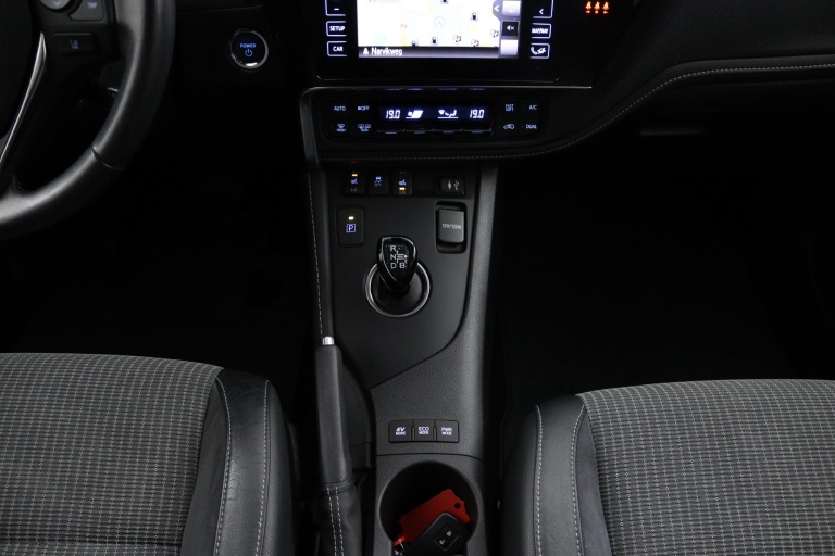 Toyota Auris - 1.8 Hybrid Executive 26