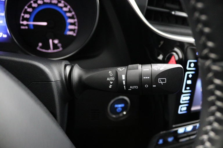 Toyota Auris - 1.8 Hybrid Executive 31