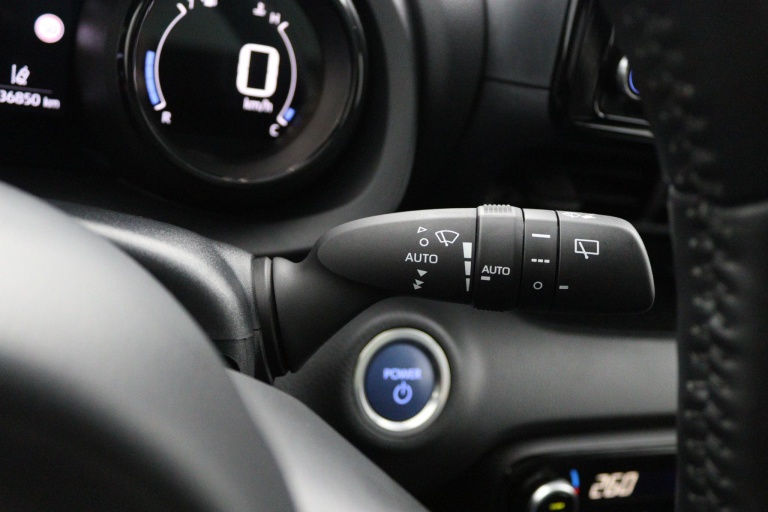 Toyota Yaris - 1.5 Hybrid Executive 31