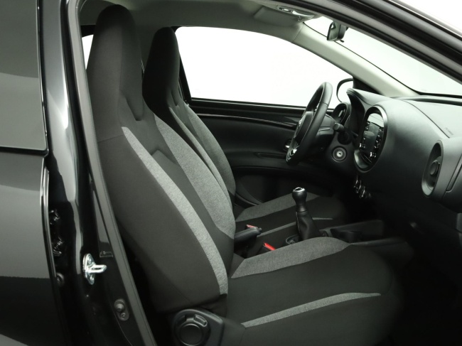 Toyota Aygo X - 1.0 VVT-i MT Play