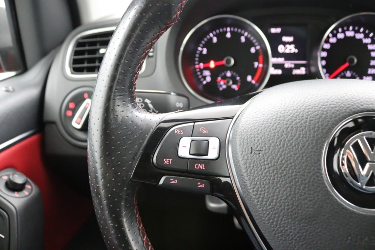 Volkswagen Polo - 1.2 TSI Highline 18
