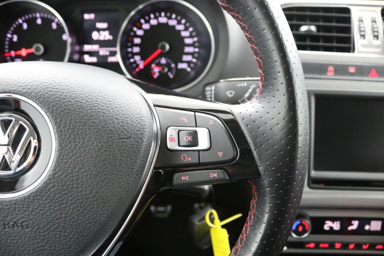 Volkswagen Polo - 1.2 TSI Highline 19