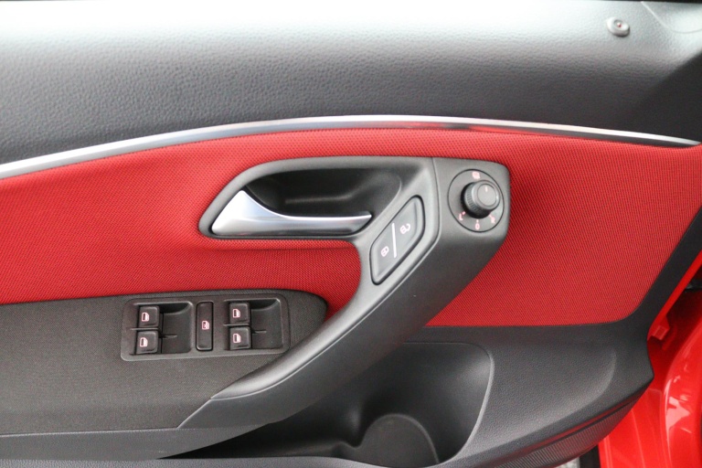 Volkswagen Polo - 1.2 TSI Highline 26