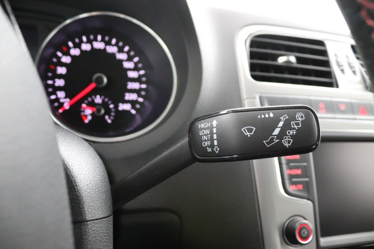 Volkswagen Polo - 1.2 TSI Highline 29