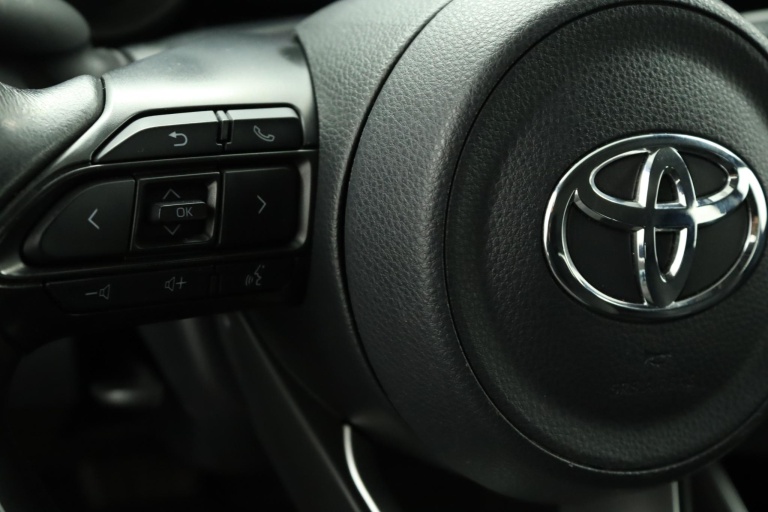 Toyota Yaris - 1.5 Hybrid Dynamic 19