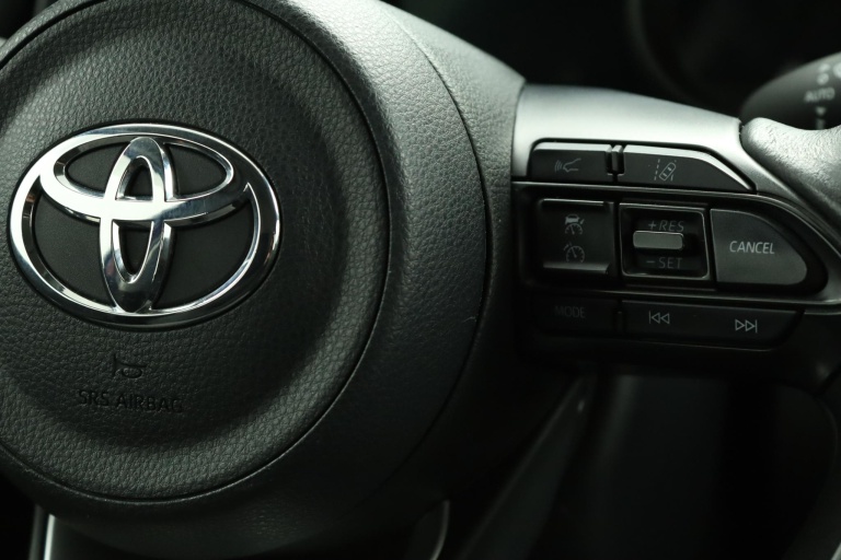 Toyota Yaris - 1.5 Hybrid Dynamic 21