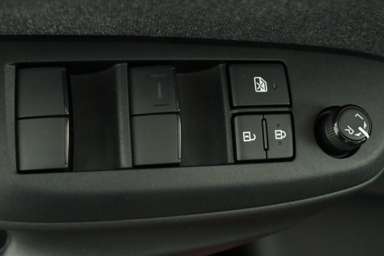 Toyota Yaris - 1.5 Hybrid Dynamic 27