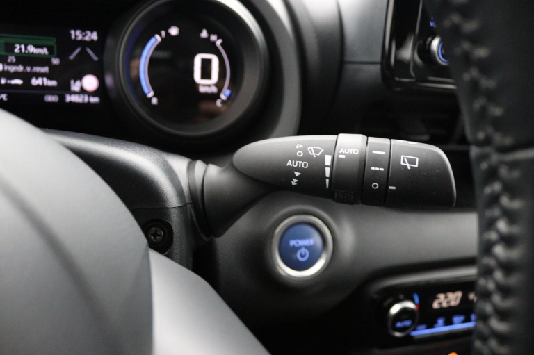Toyota Yaris - 1.5 Hybrid Dynamic 31