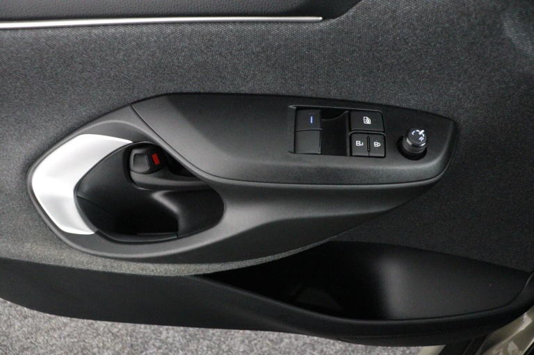 Toyota Yaris - 1.5 Hybrid Active 27