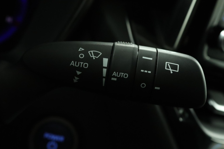 Toyota Corolla Touring Sports - 2.0 Hybrid Executive 31