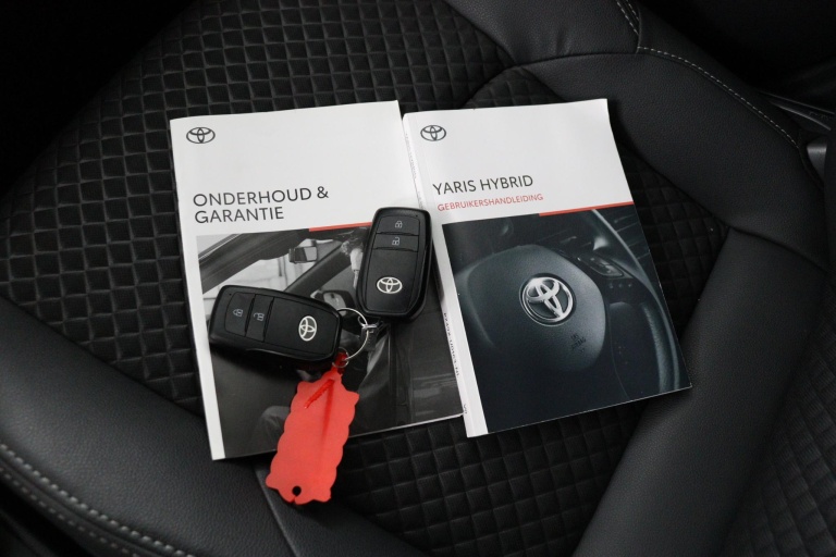 Toyota Yaris - 1.5 Hybrid Executive 11