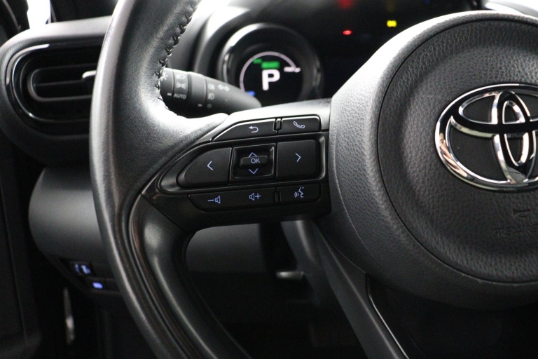 Toyota Yaris - 1.5 Hybrid Executive 19