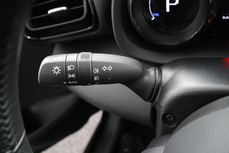 Toyota Yaris - 1.5 Hybrid Executive 29