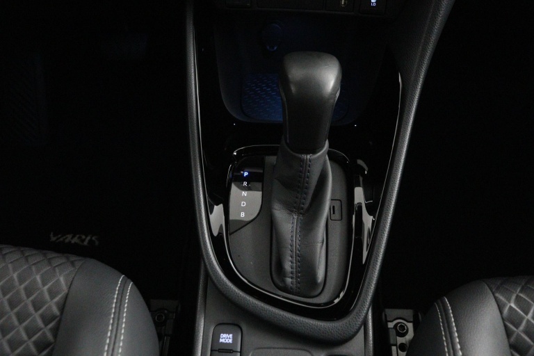 Toyota Yaris - 1.5 Hybrid Executive Sport 27