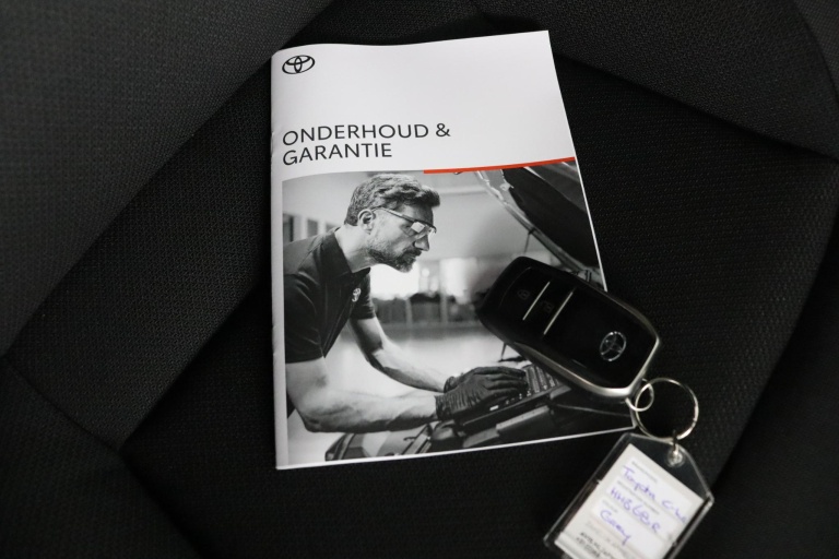 Toyota C-HR - 2.0 Plug-in Hybrid 220 Dynamic 11