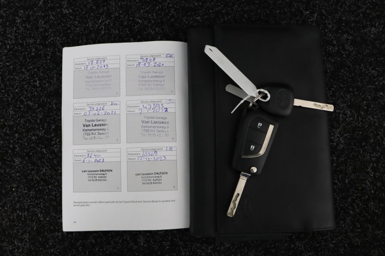 Toyota Yaris - 1.5 Hybrid Design 11