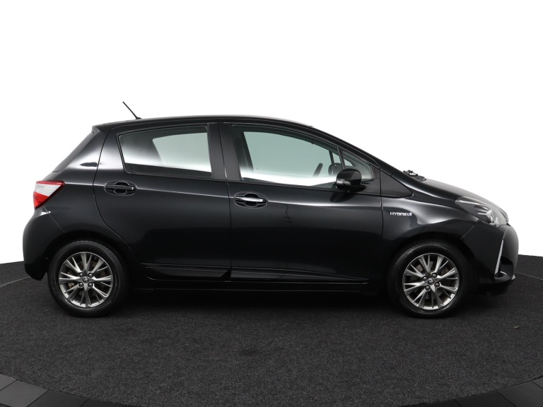Toyota Yaris - 1.5 Hybrid Design 13