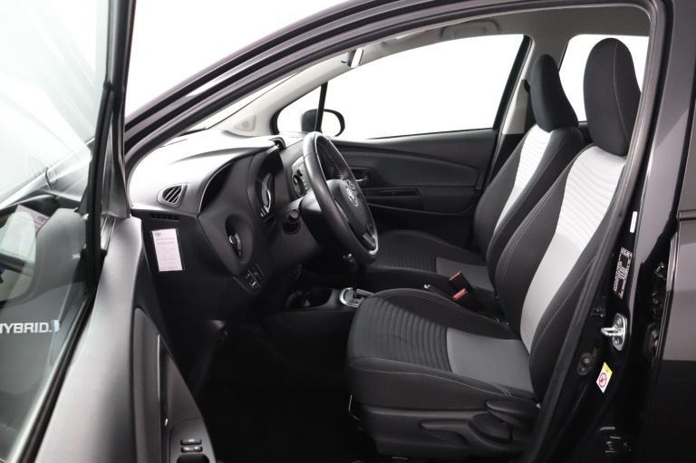 Toyota Yaris - 1.5 Hybrid Design 17