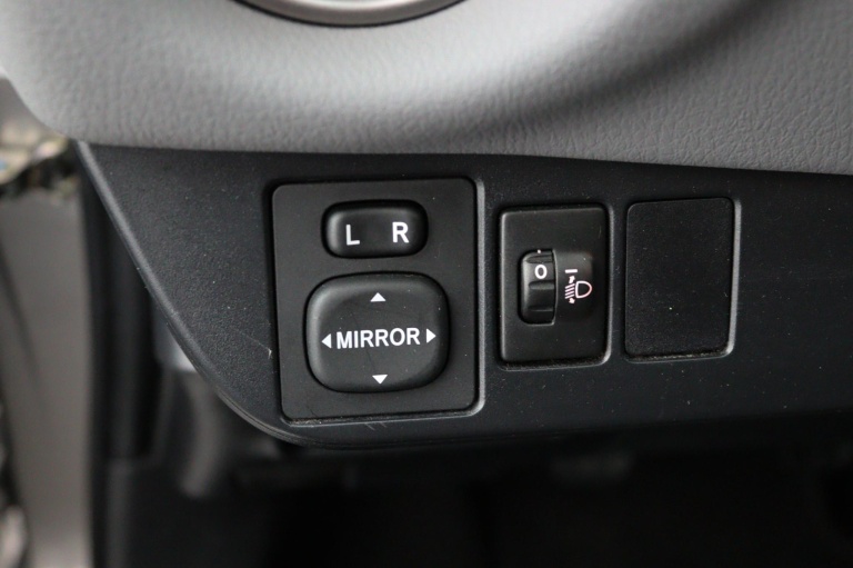 Toyota Yaris - 1.3 VVT-i Aspiration 29