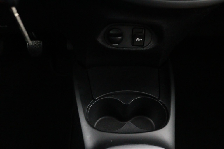 Toyota Yaris - 1.3 VVT-i Aspiration 36