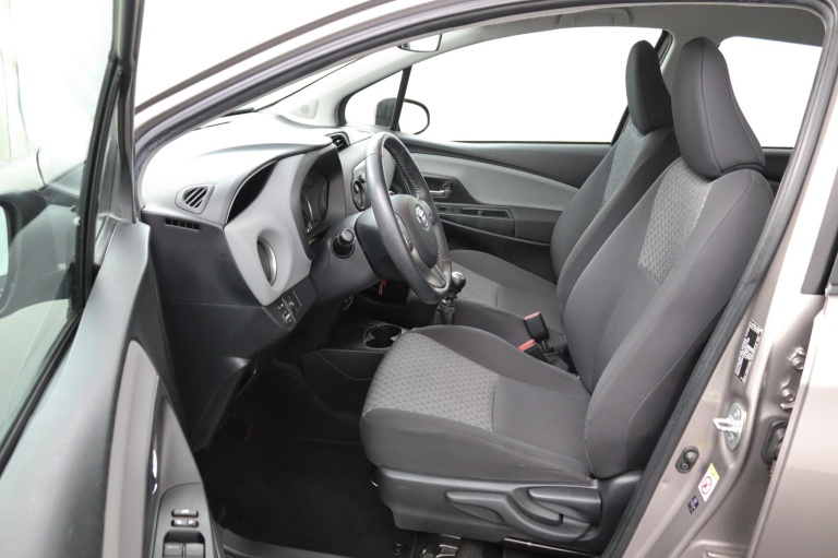 Toyota Yaris - 1.3 VVT-i Aspiration 9