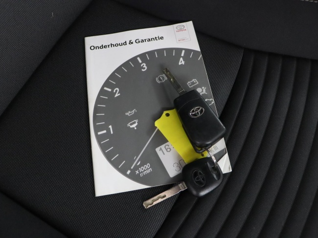 Toyota Yaris - 1.3 VVT-i Orange Sport