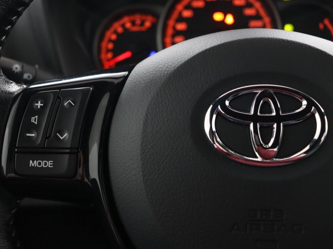 Toyota Yaris - 1.3 VVT-i Orange Sport