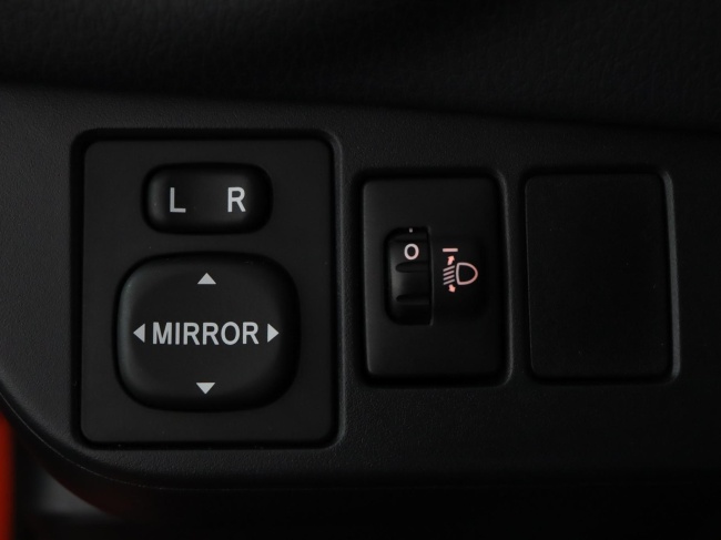 Toyota Yaris - 1.3 VVT-i Orange Sport