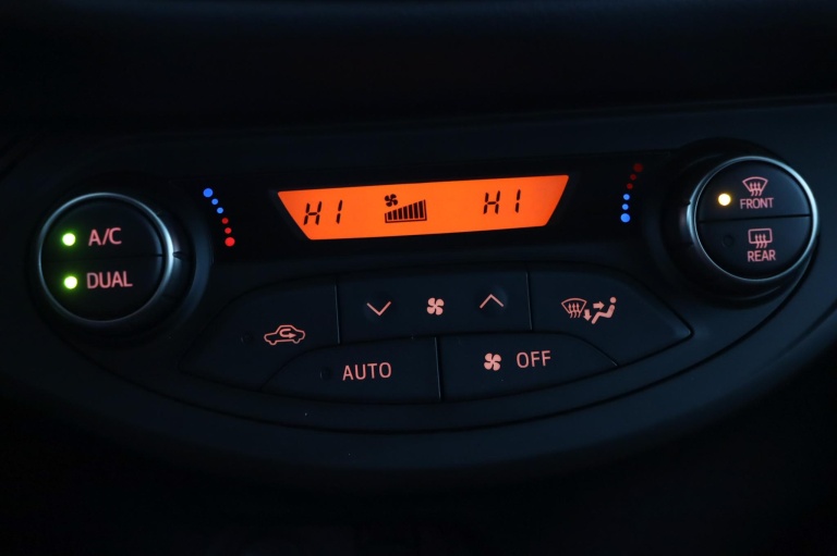 Toyota Yaris - 1.3 VVT-i Orange Sport 7