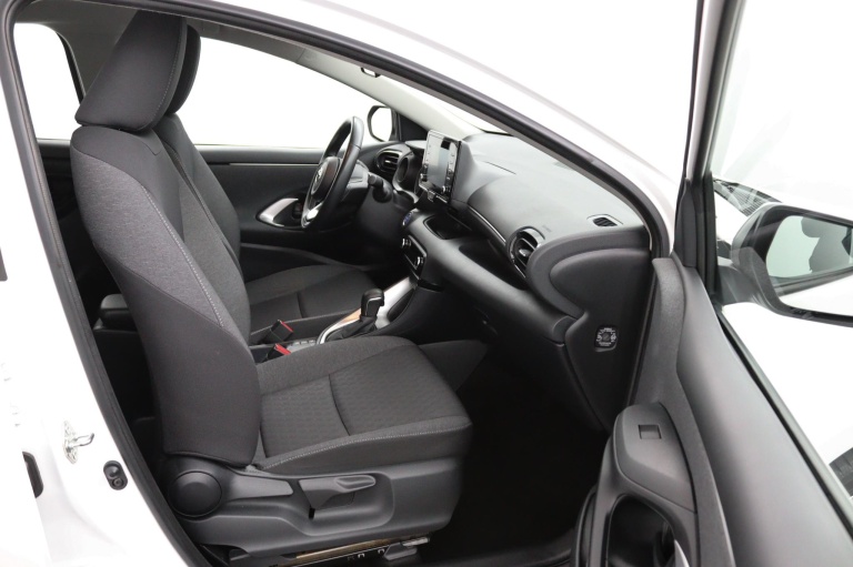 Toyota Yaris - 1.5 Hybrid Dynamic 11