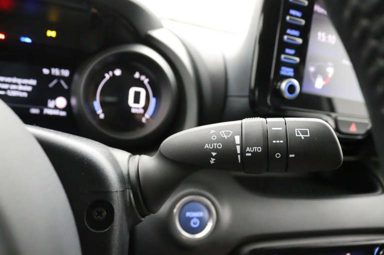 Toyota Yaris - 1.5 Hybrid Dynamic 22