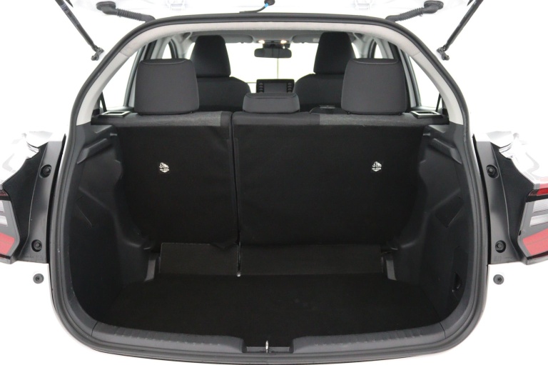 Toyota Yaris - 1.5 Hybrid Dynamic 28