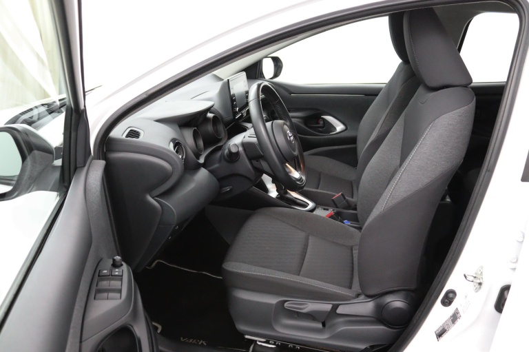 Toyota Yaris - 1.5 Hybrid Dynamic 9