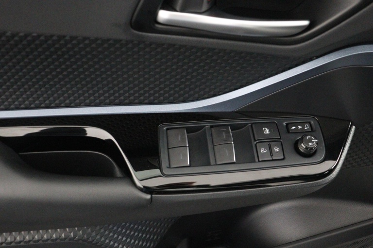 Toyota C-HR - 1.8 Hybrid First Edition 29