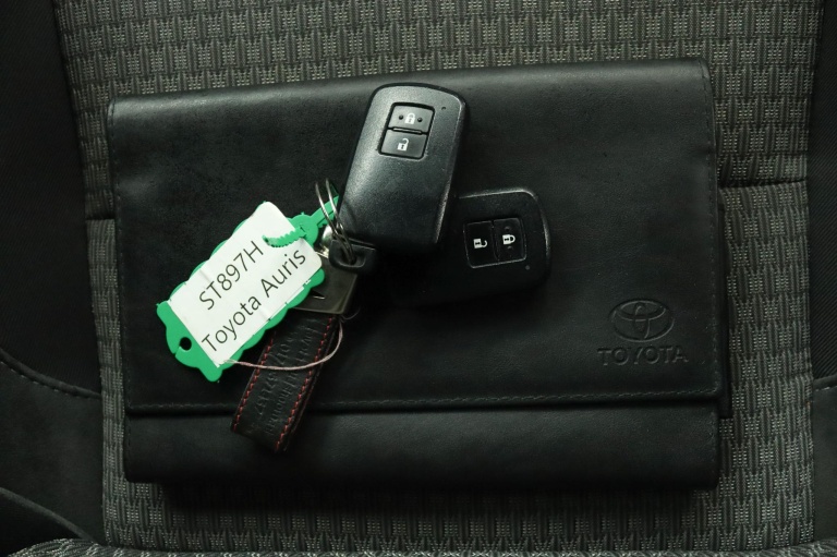 Toyota Auris - 1.8 Hybrid Dynamic 11