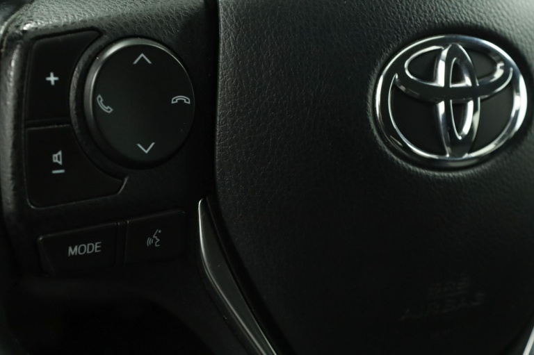 Toyota Auris - 1.8 Hybrid Dynamic 19