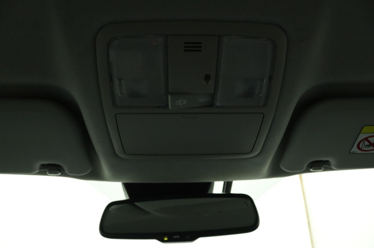 Toyota Auris - 1.8 Hybrid Dynamic 33