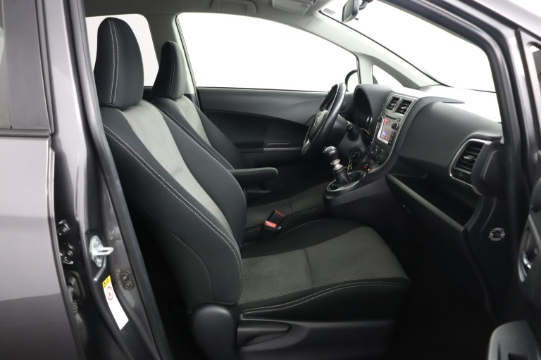 Toyota Verso-S - 1.3 VVT-i Aspiration 21