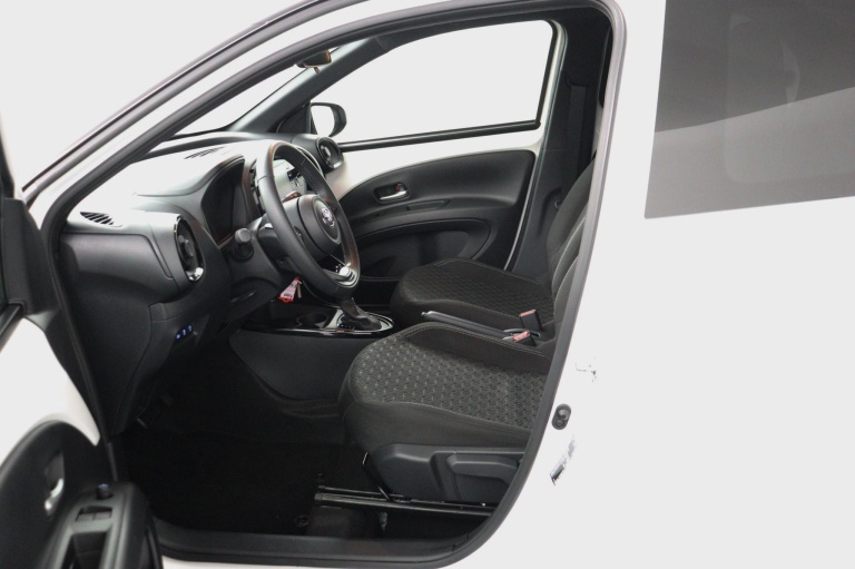 Toyota Aygo X - 1.0 VVT-i S-CVT Pulse 17