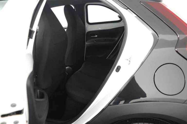 Toyota Aygo X - 1.0 VVT-i S-CVT Pulse 18