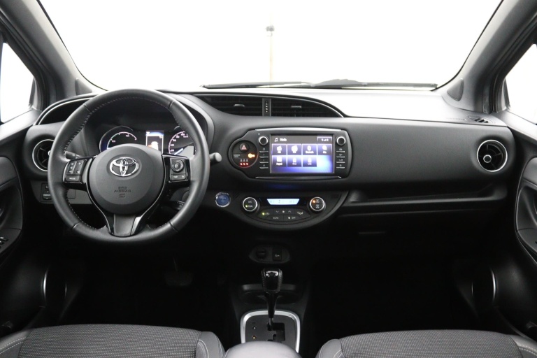 Toyota Yaris - 1.5 Hybrid Executive 11