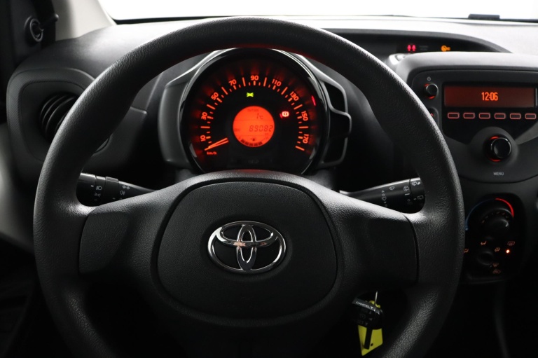 Toyota Aygo - 1.0 VVT-i x-now 18