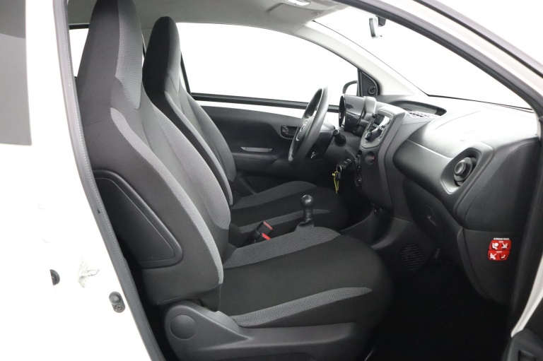 Toyota Aygo - 1.0 VVT-i x-now 19