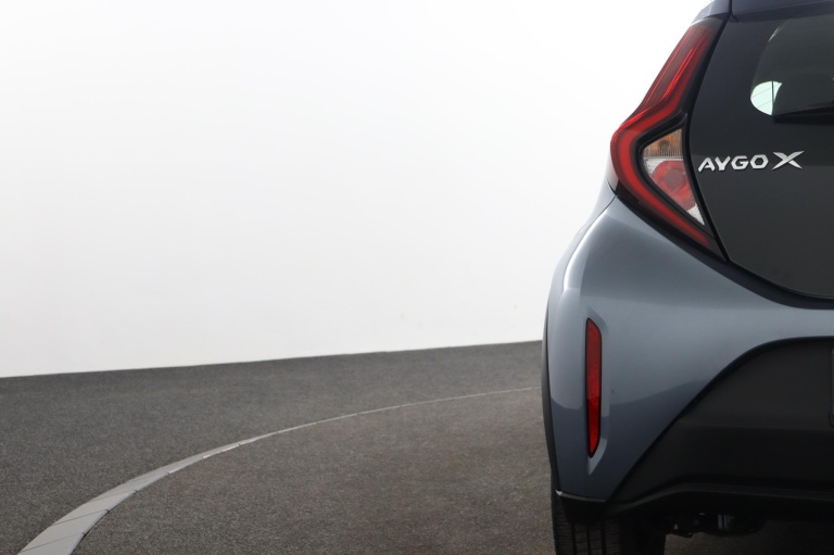 Toyota Aygo X - 1.0 VVT-i MT Play 38