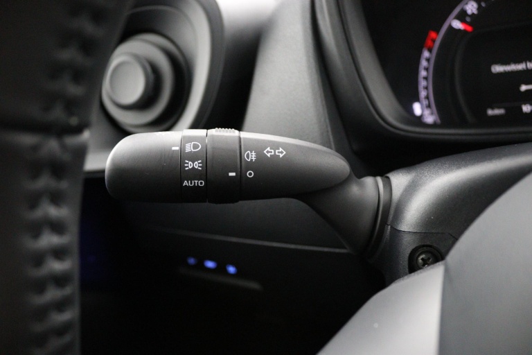 Toyota Aygo X - 1.0 VVT-i MT Play 29