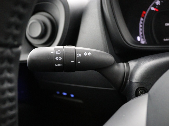 Toyota Aygo X - 1.0 VVT-i MT Play