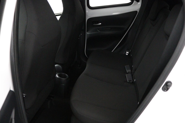 Toyota Aygo X - 1.0 VVT-i S-CVT Pulse 18