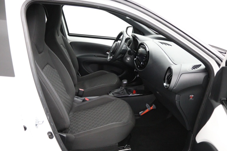 Toyota Aygo X - 1.0 VVT-i S-CVT Pulse 22